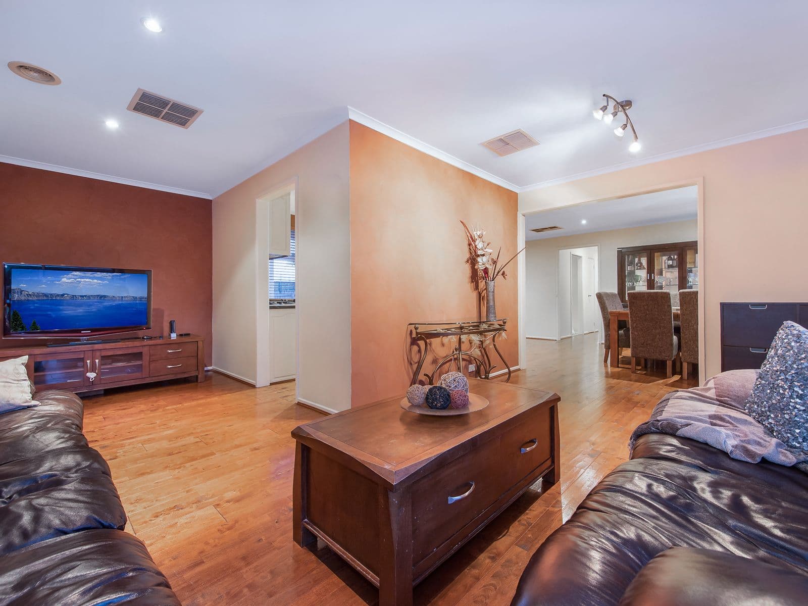 154 Waradgery Drive, Rowville VIC 3178, Rowville - Thumbnail 2