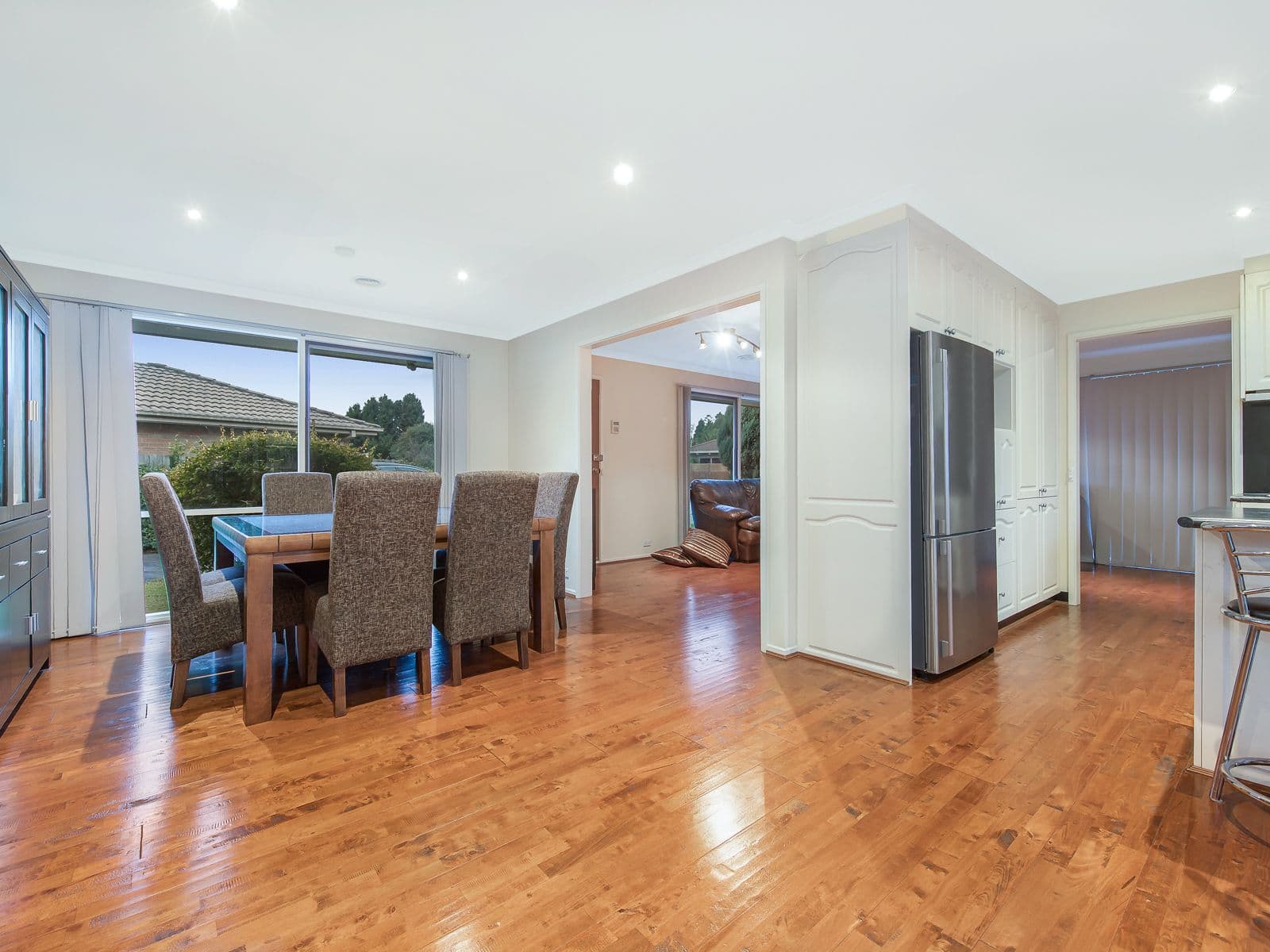 154 Waradgery Drive, Rowville VIC 3178, Rowville - Thumbnail 3