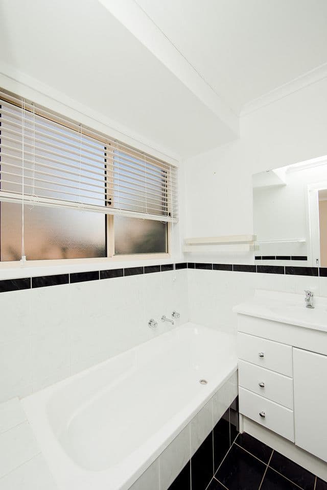 7 Dodwell Street, GIRALANG ACT 2617, Giralang - Thumbnail 8