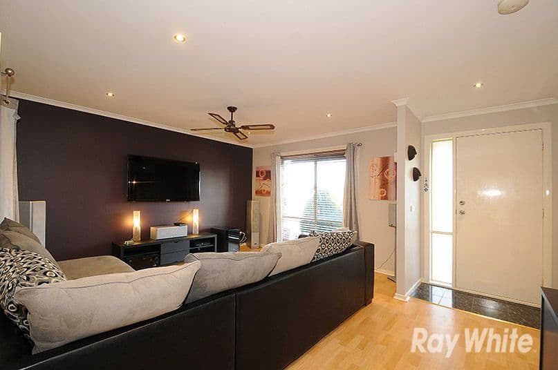 8 Gowrie Place, Cranbourne West VIC 3977, Cranbourne West - Thumbnail 2