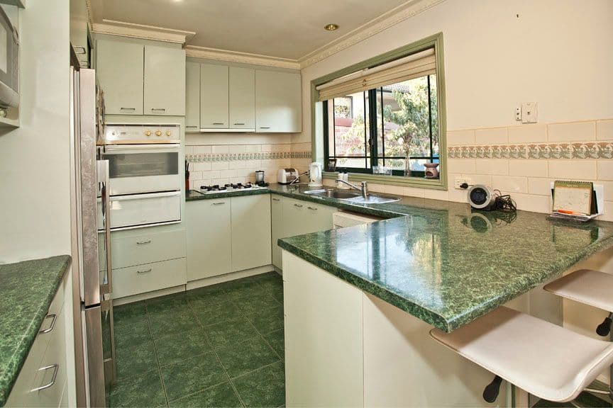 8 Cora Court, MOUNT WAVERLEY VIC 3149, Mount Waverley - Thumbnail 2