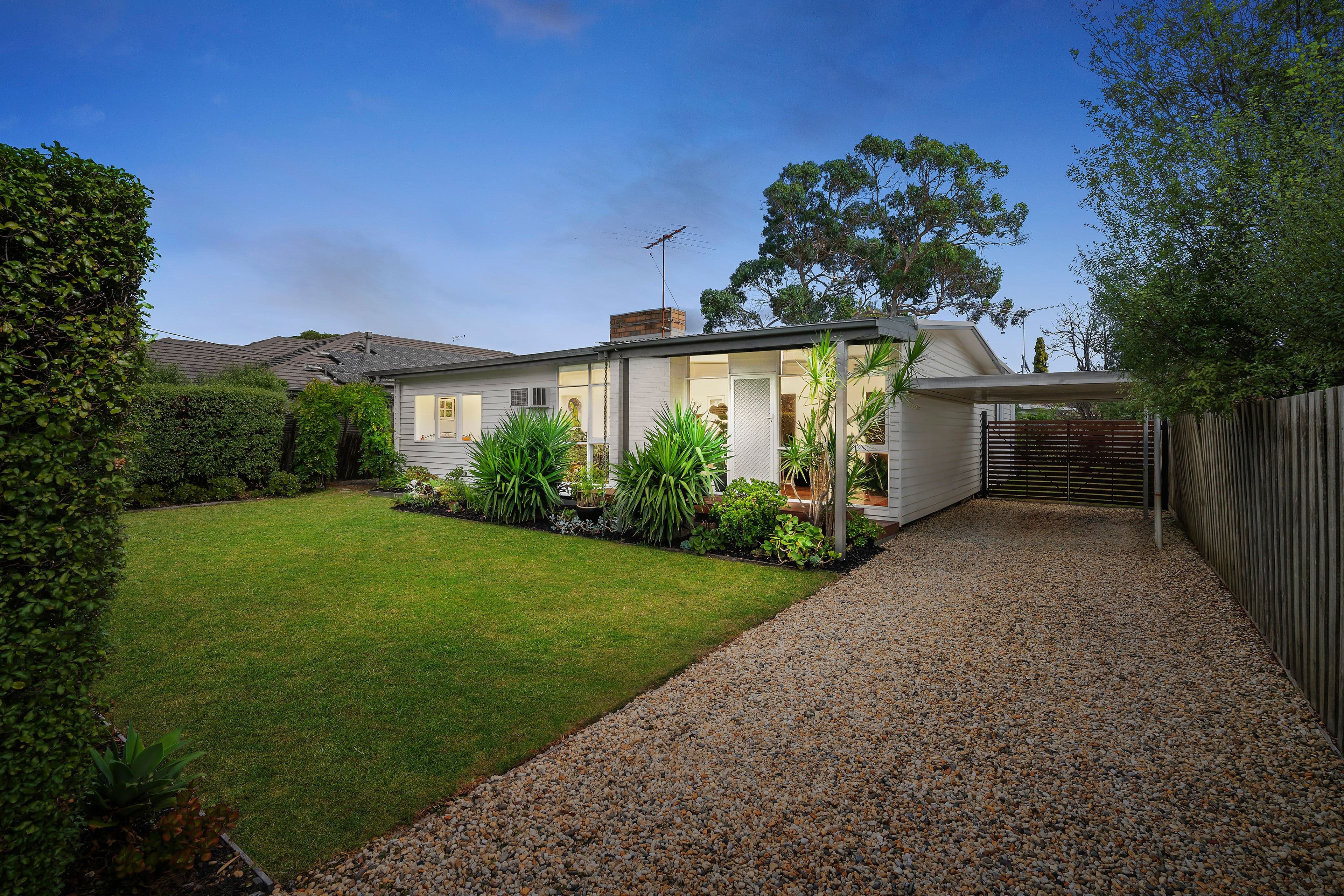 8 Amberley Crescent, Frankston South VIC 3199, Frankston South - Image 1