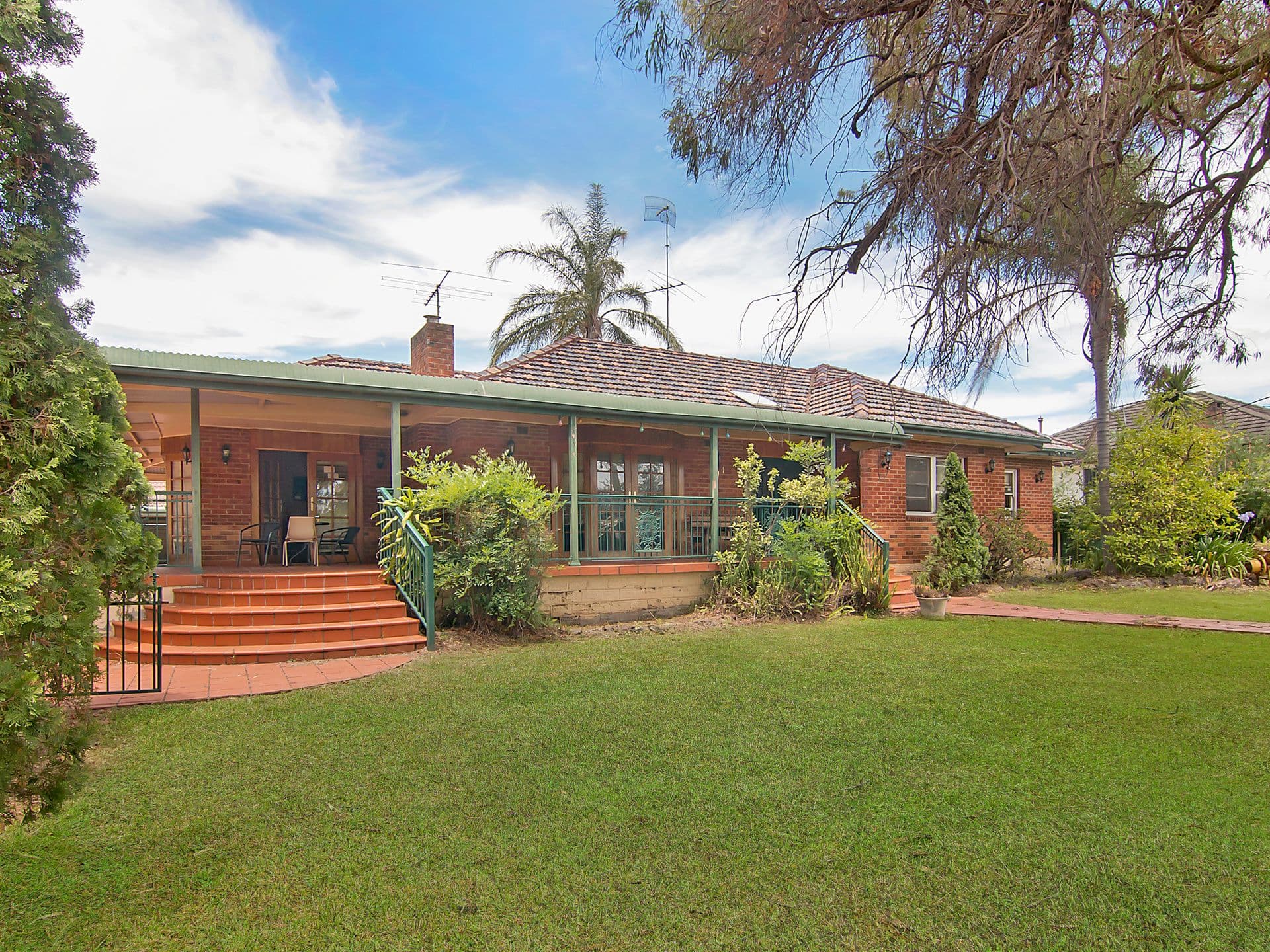 111 Robertson Street, Guildford - Thumbnail 2
