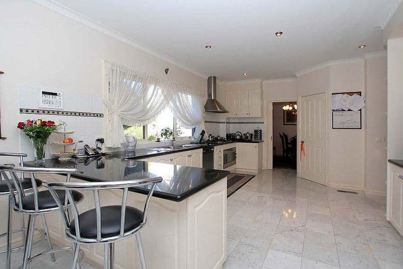 15 Exell Court, WANTIRNA SOUTH VIC 3152, Wantirna South - Thumbnail 2