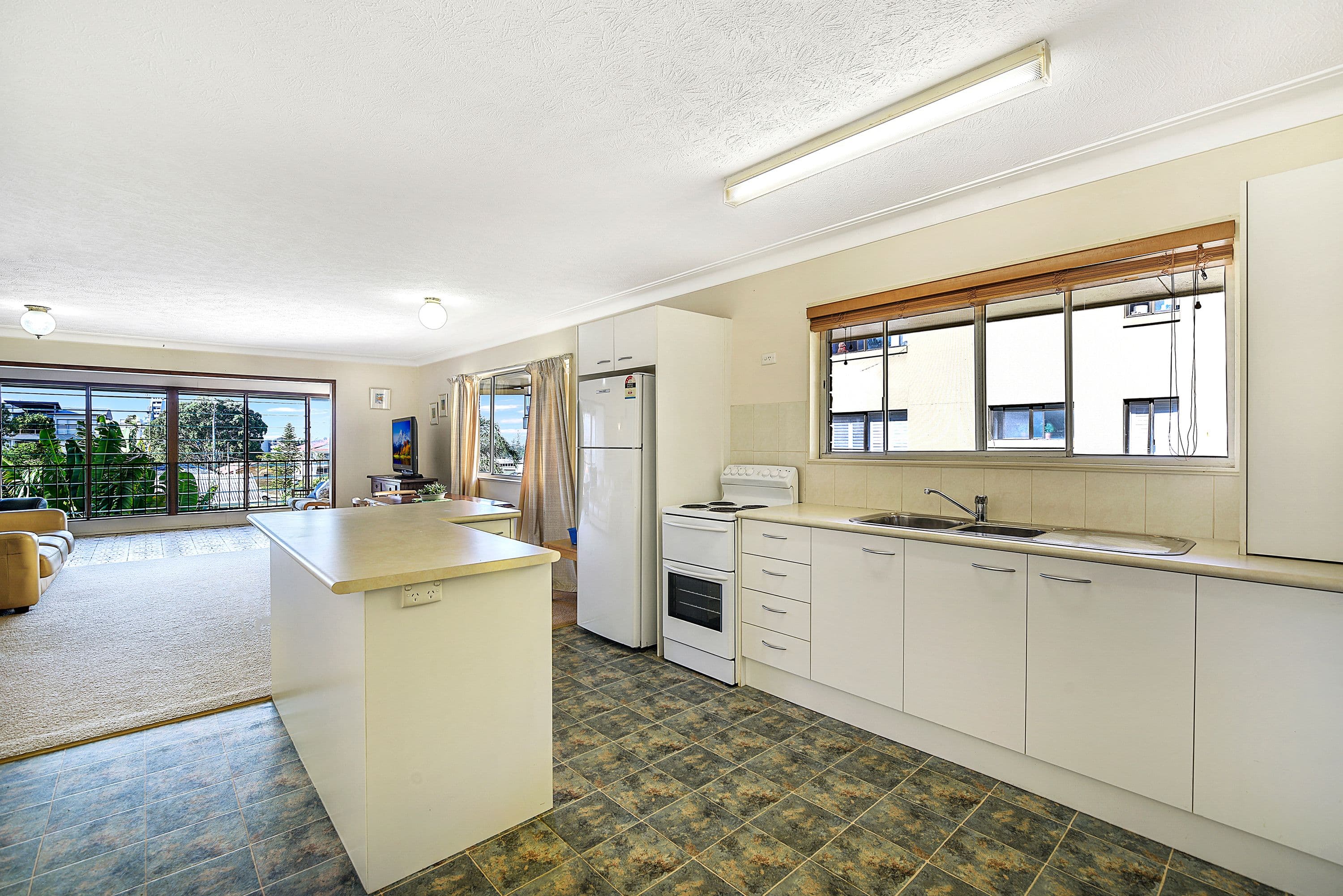 23 Hill Avenue, Burleigh Heads QLD 4220, Burleigh Heads - Thumbnail 6