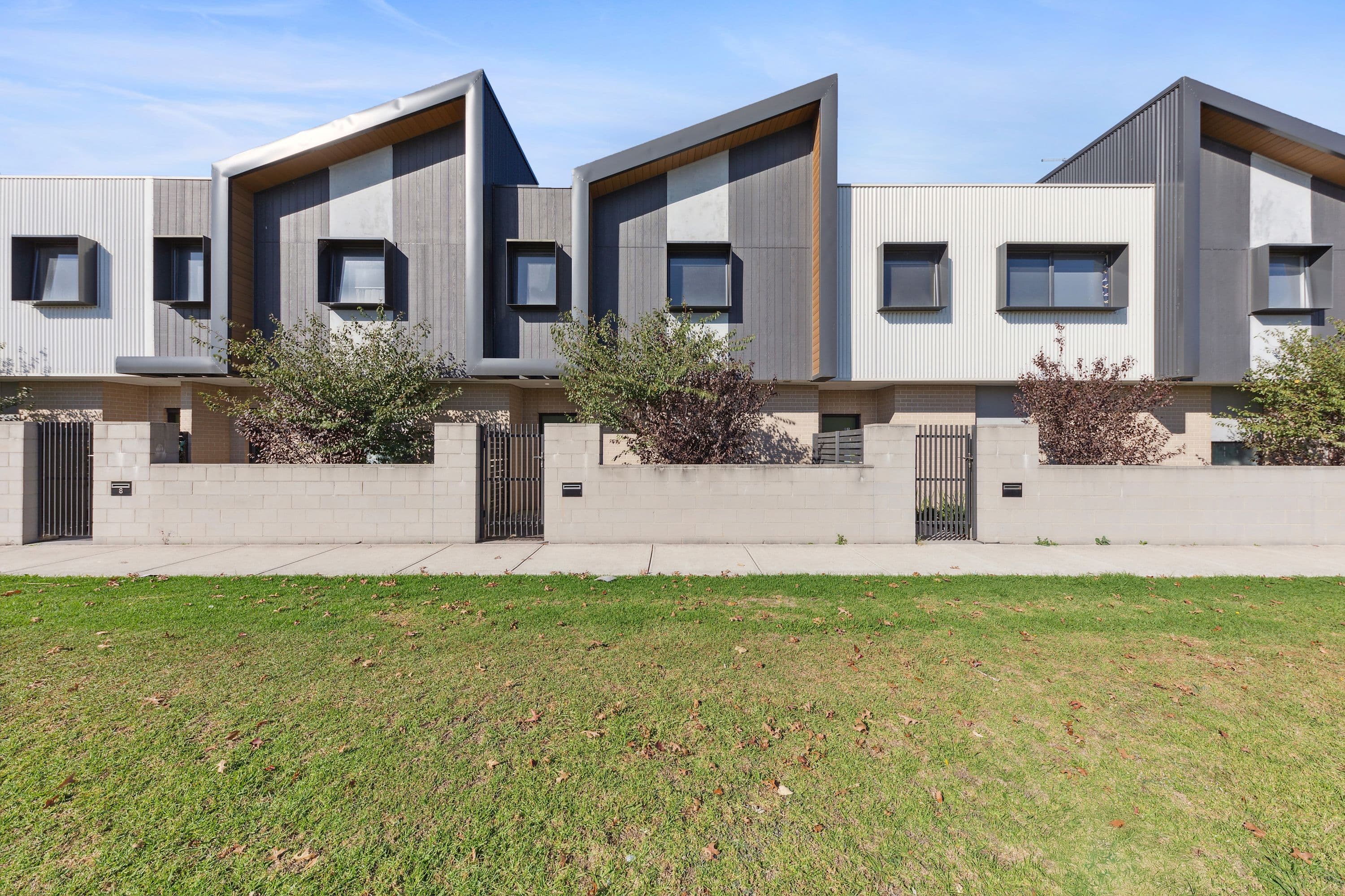 10 Slattery Place, Pakenham VIC 3810, Pakenham - Thumbnail 2