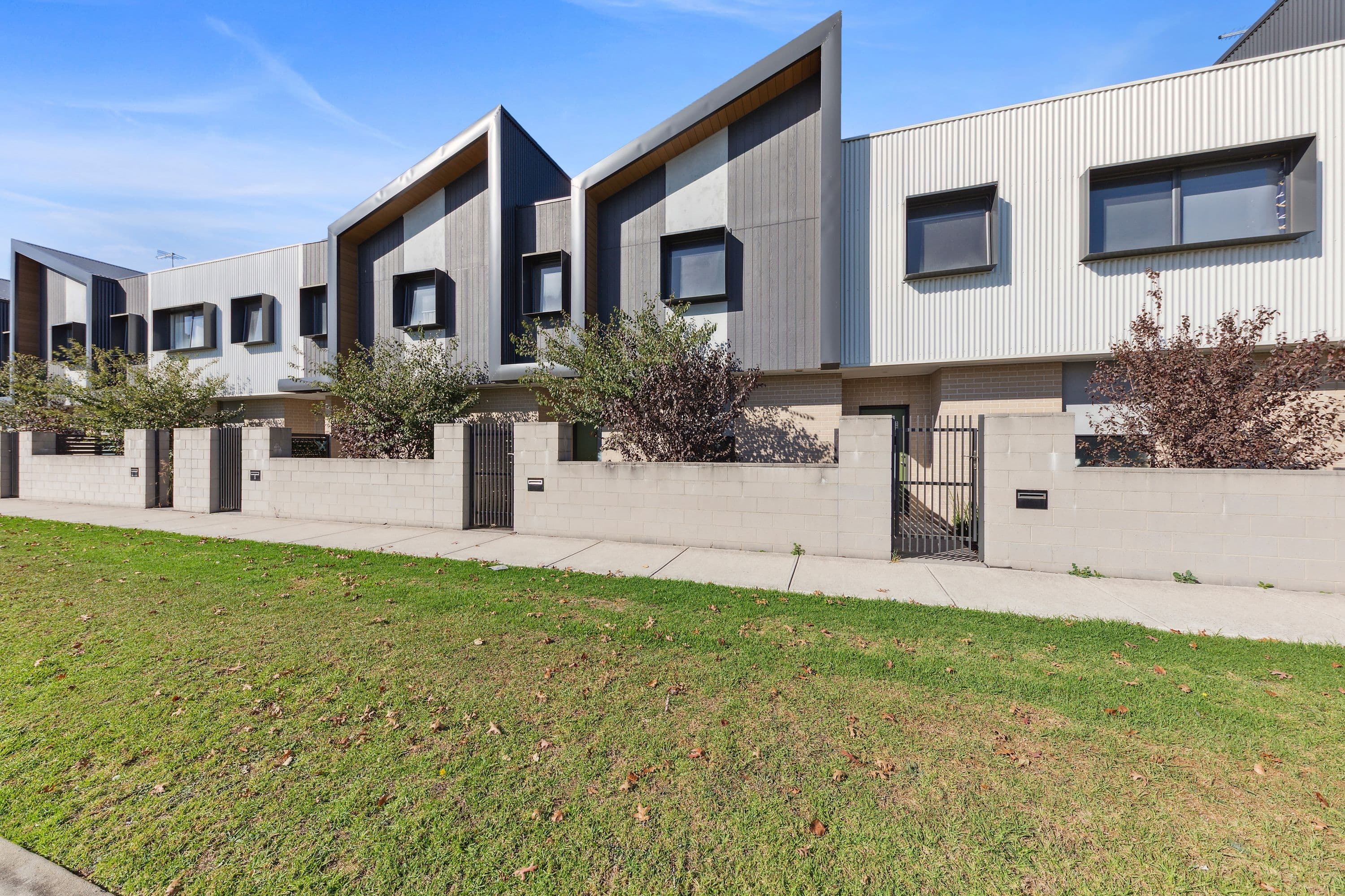 10 Slattery Place, Pakenham VIC 3810, Pakenham - Thumbnail 3