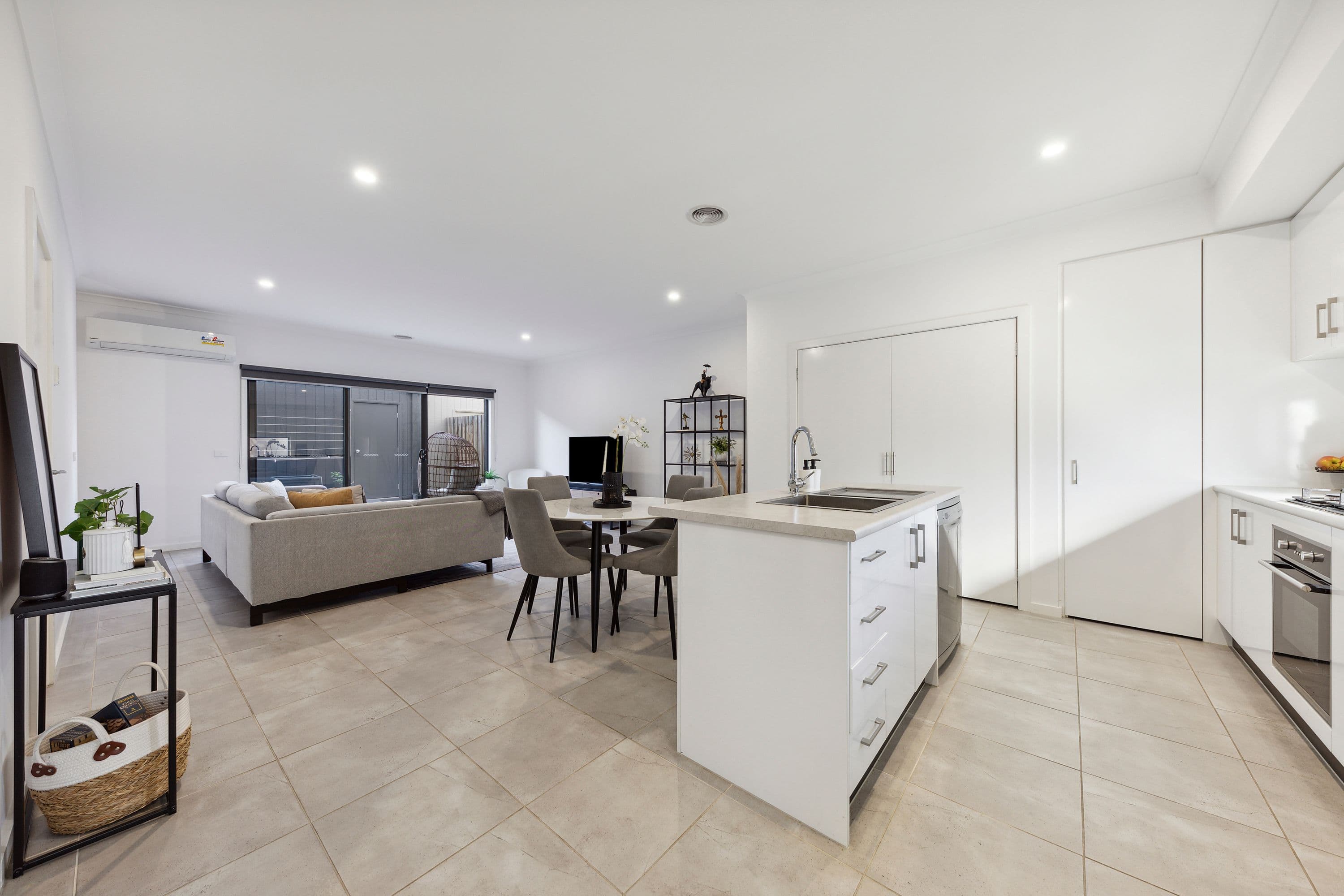 10 Slattery Place, Pakenham VIC 3810, Pakenham - Thumbnail 5