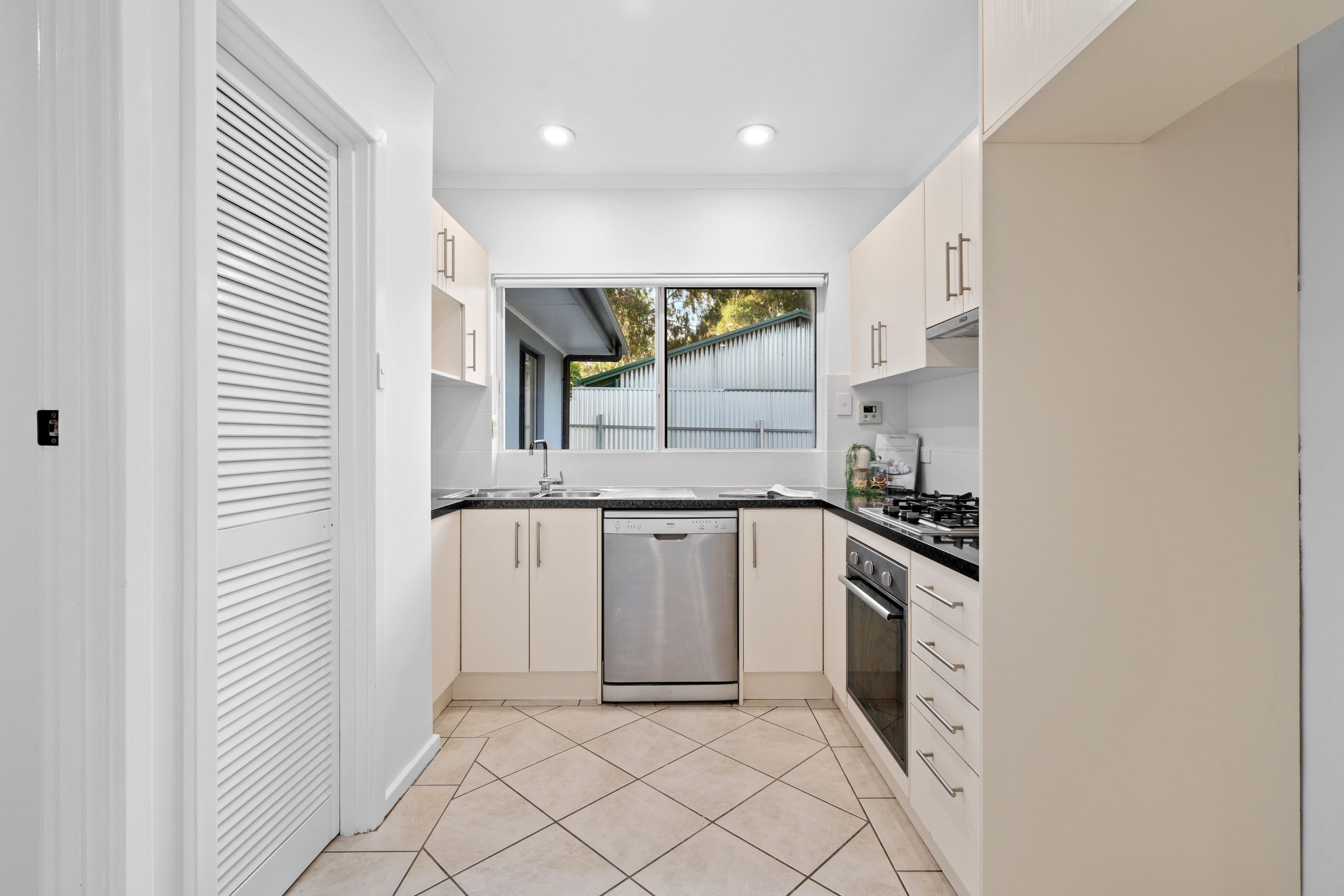 16 Swan Avenue, Happy Valley SA 5159, Happy Valley - Thumbnail 6
