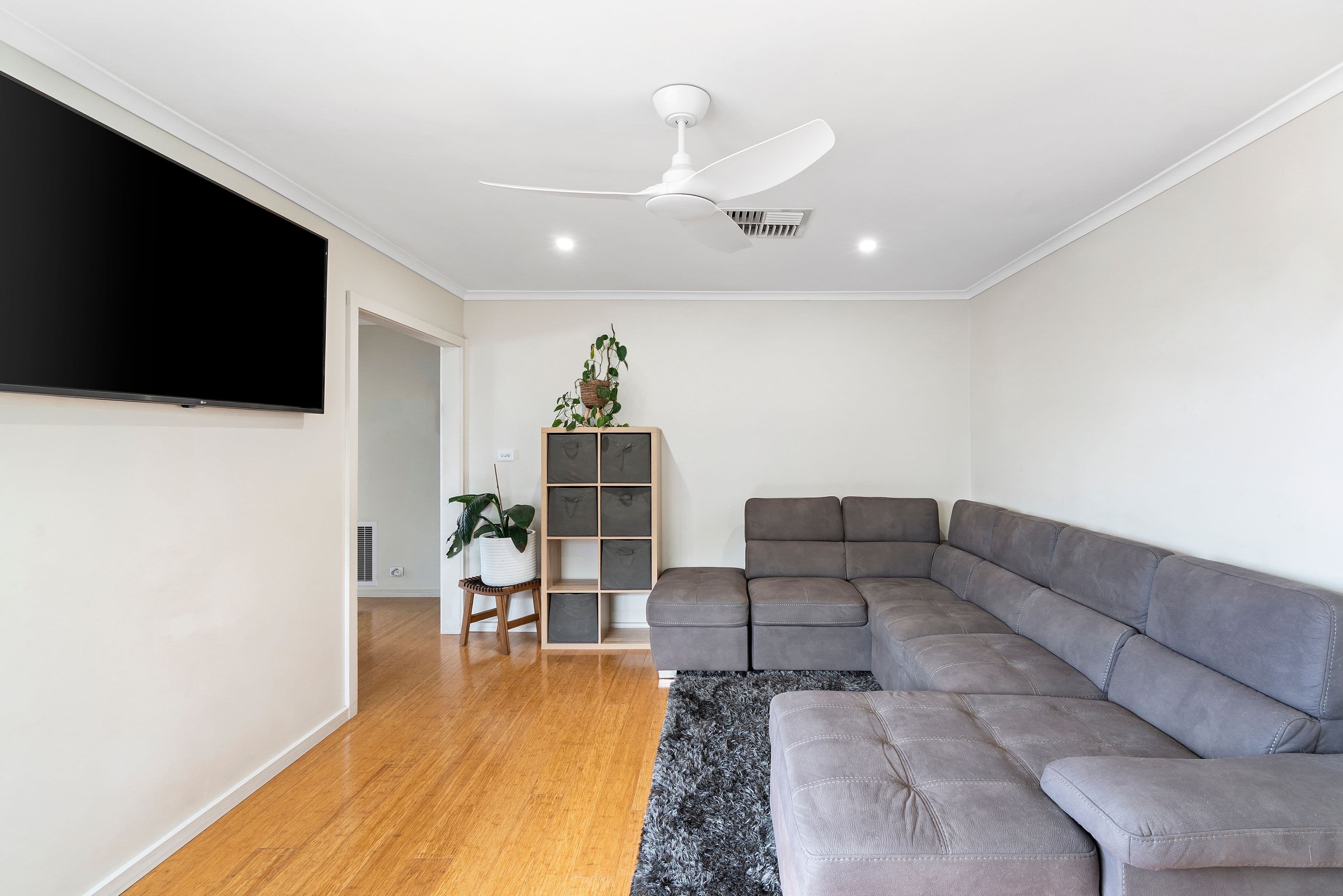 15 Drysdale Street, Sunbury VIC 3429, Sunbury - Thumbnail 2