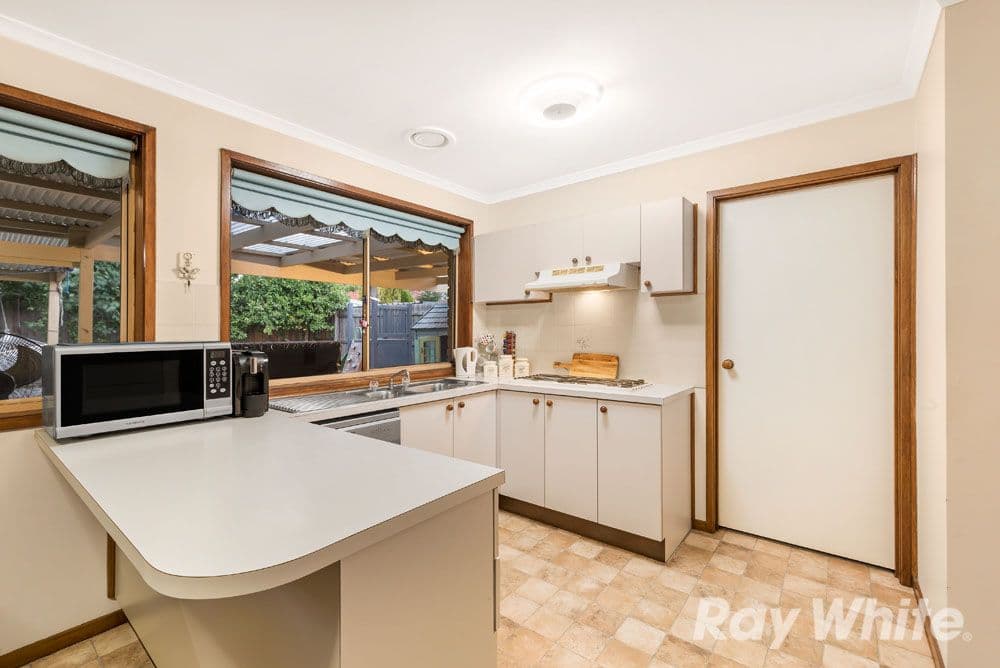 8 Emmerson Court, Mill Park VIC 3082, Mill Park - Thumbnail 2