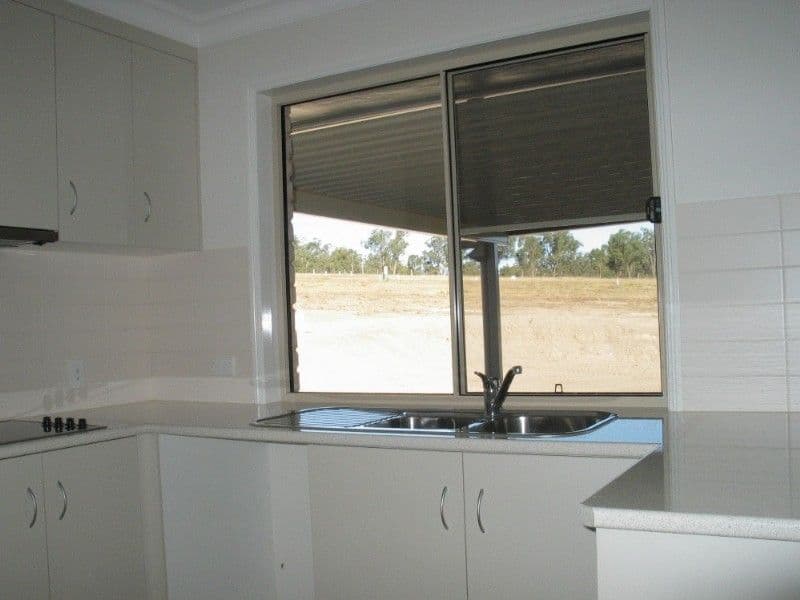 9 Vicky Avenue, CROWS NEST QLD 4355, Crows Nest - Thumbnail 7