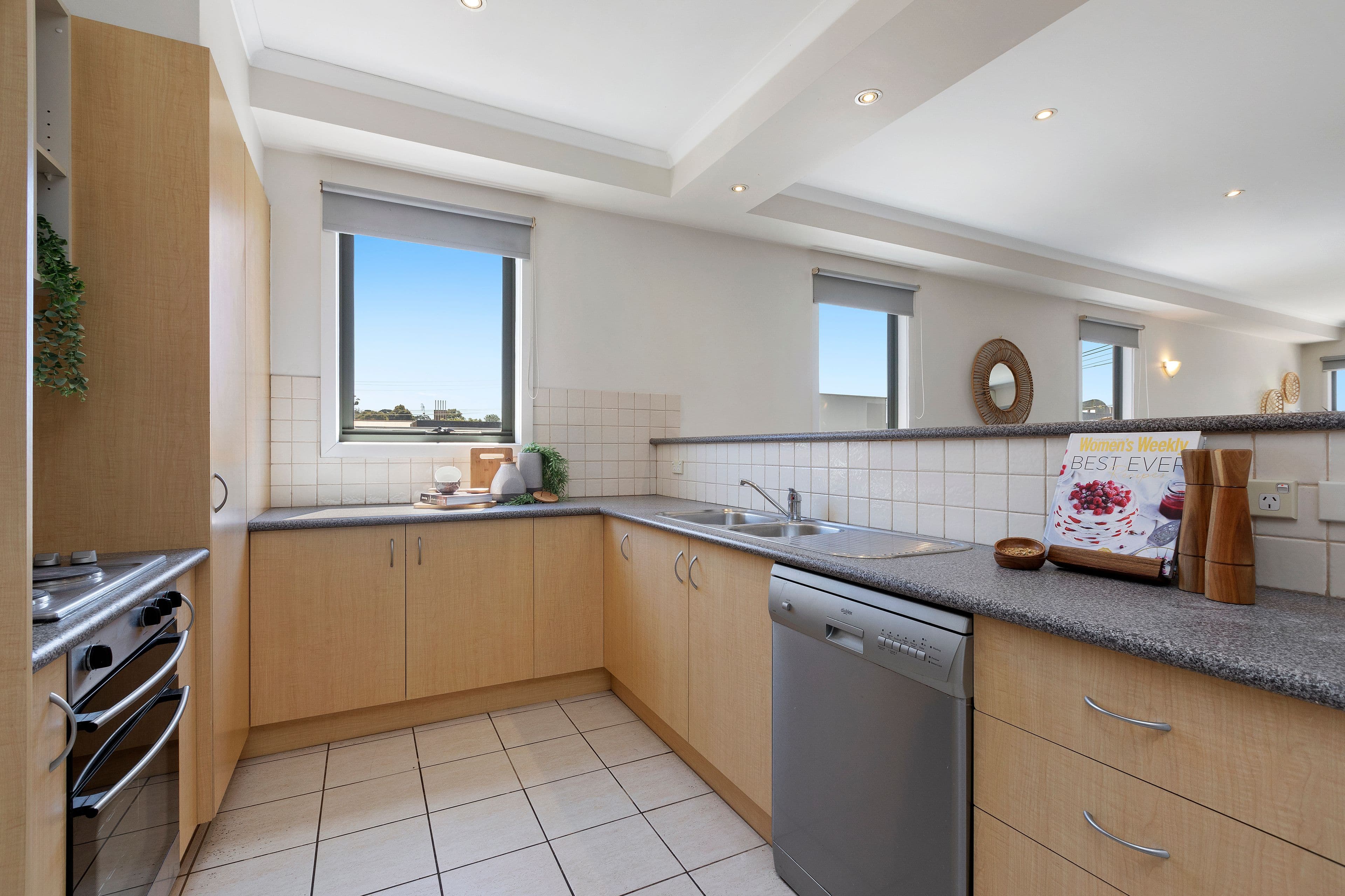 10 Park Road, Cheltenham VIC 3192, Cheltenham - Thumbnail 4