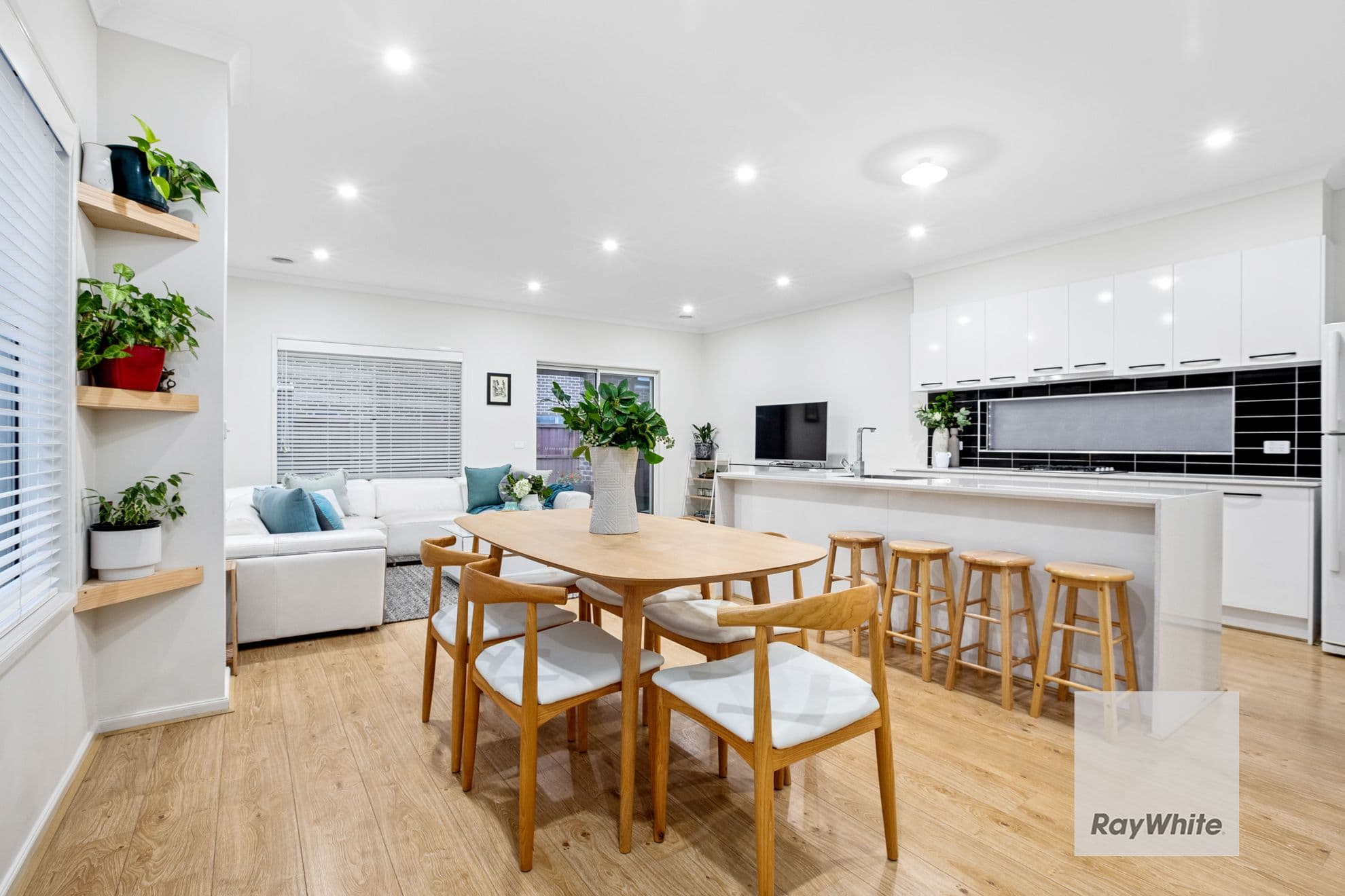 5 King Drive, Hillside VIC 3037, Hillside - Thumbnail 2