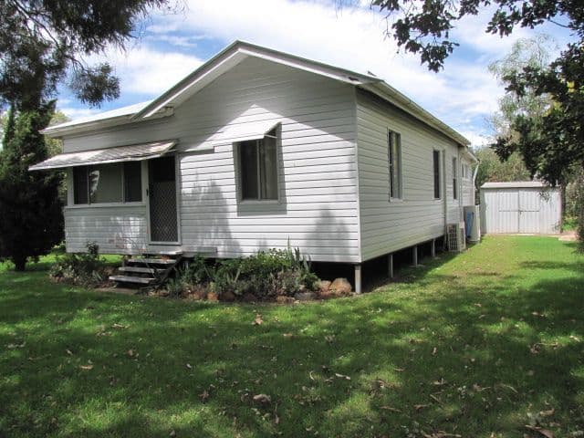 25 West Street, Oakey QLD 4401, Oakey - Thumbnail 2