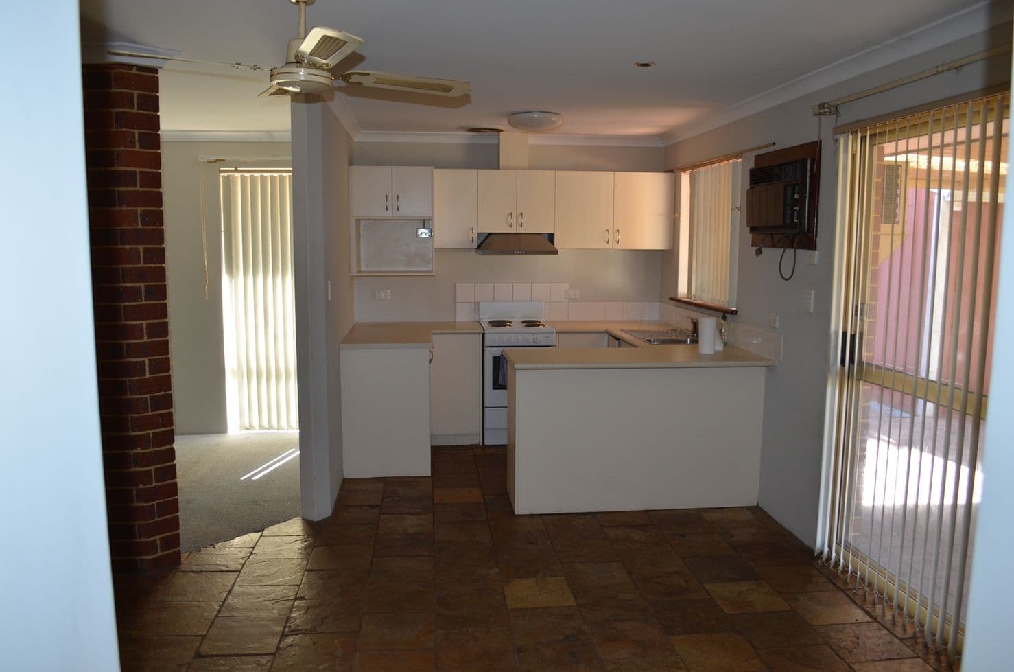 6 Silda Place, GOSNELLS WA 6110, Gosnells - Thumbnail 6