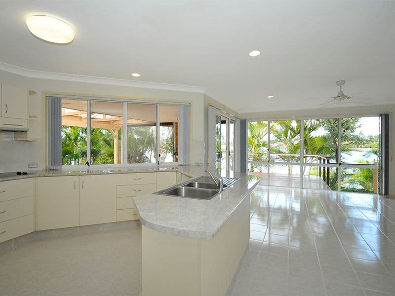 134 Honeyeater Drive, BURLEIGH WATERS QLD 4220, Burleigh Waters - Thumbnail 4