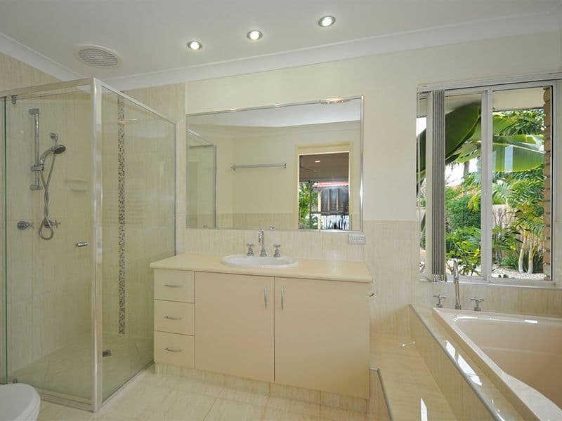 134 Honeyeater Drive, BURLEIGH WATERS QLD 4220, Burleigh Waters - Thumbnail 5