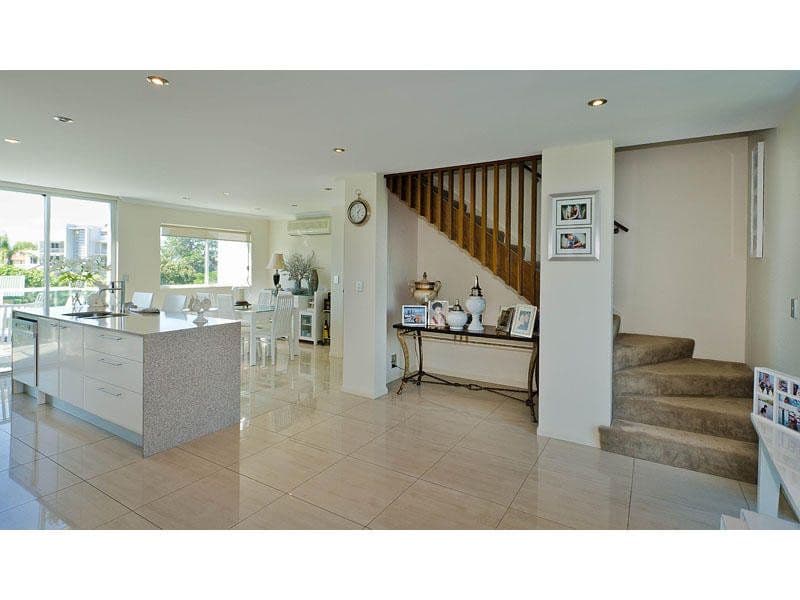 5 Aruma Street, CHEVRON ISLAND QLD 4217, Chevron Island - Thumbnail 3