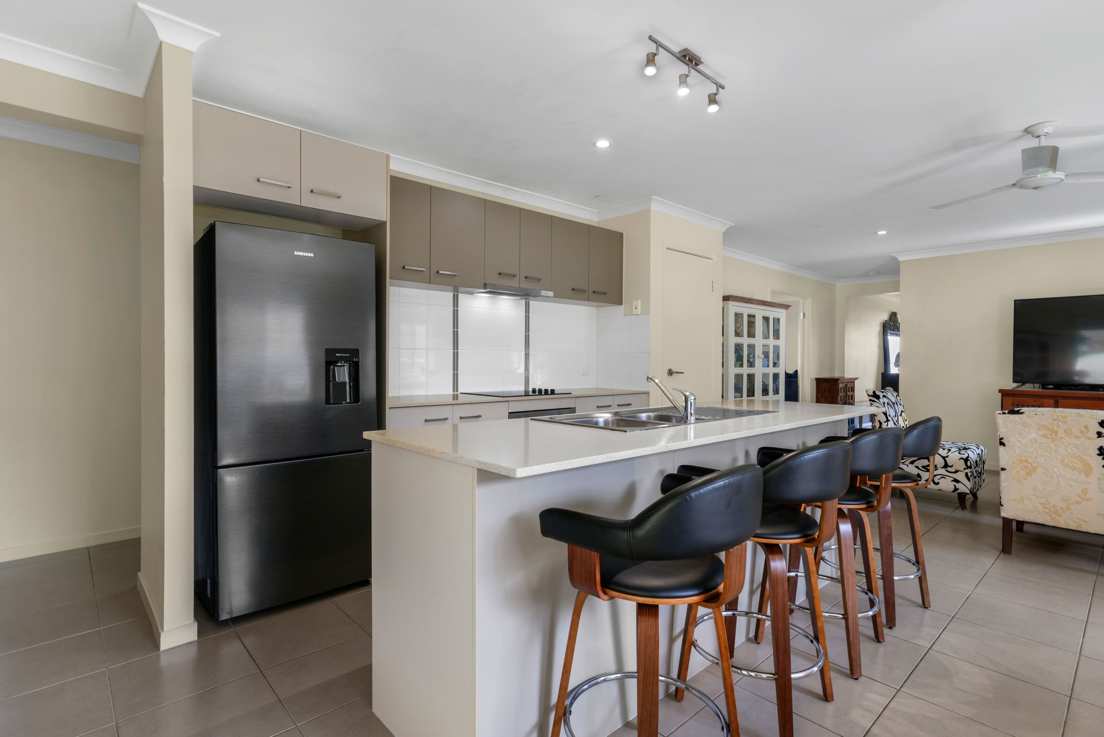 35 Cornforth Crescent, Kirkwood QLD 4680, Kirkwood - Thumbnail 4