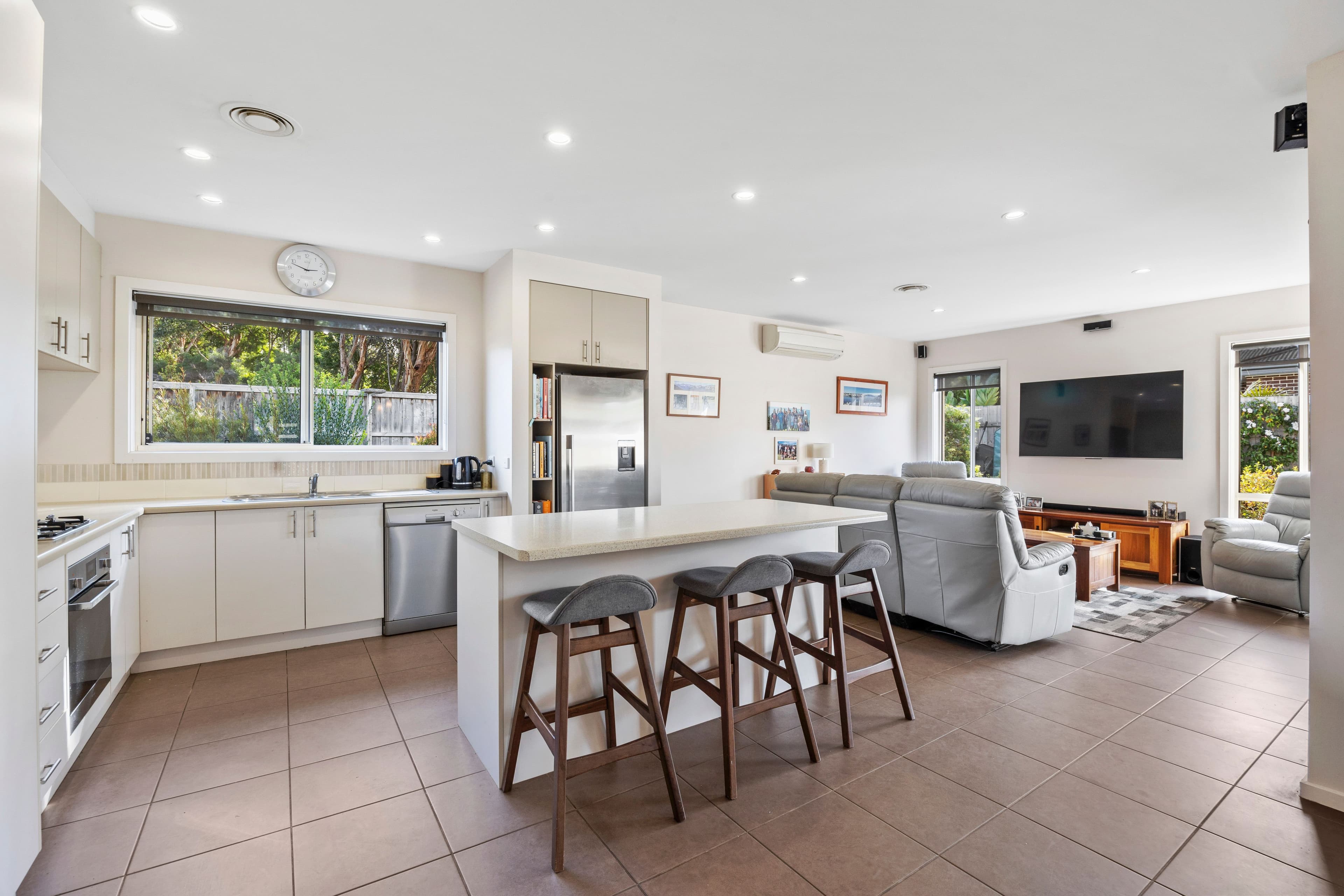 27 Surrey Place, Inverloch VIC 3996, Inverloch - Thumbnail 4