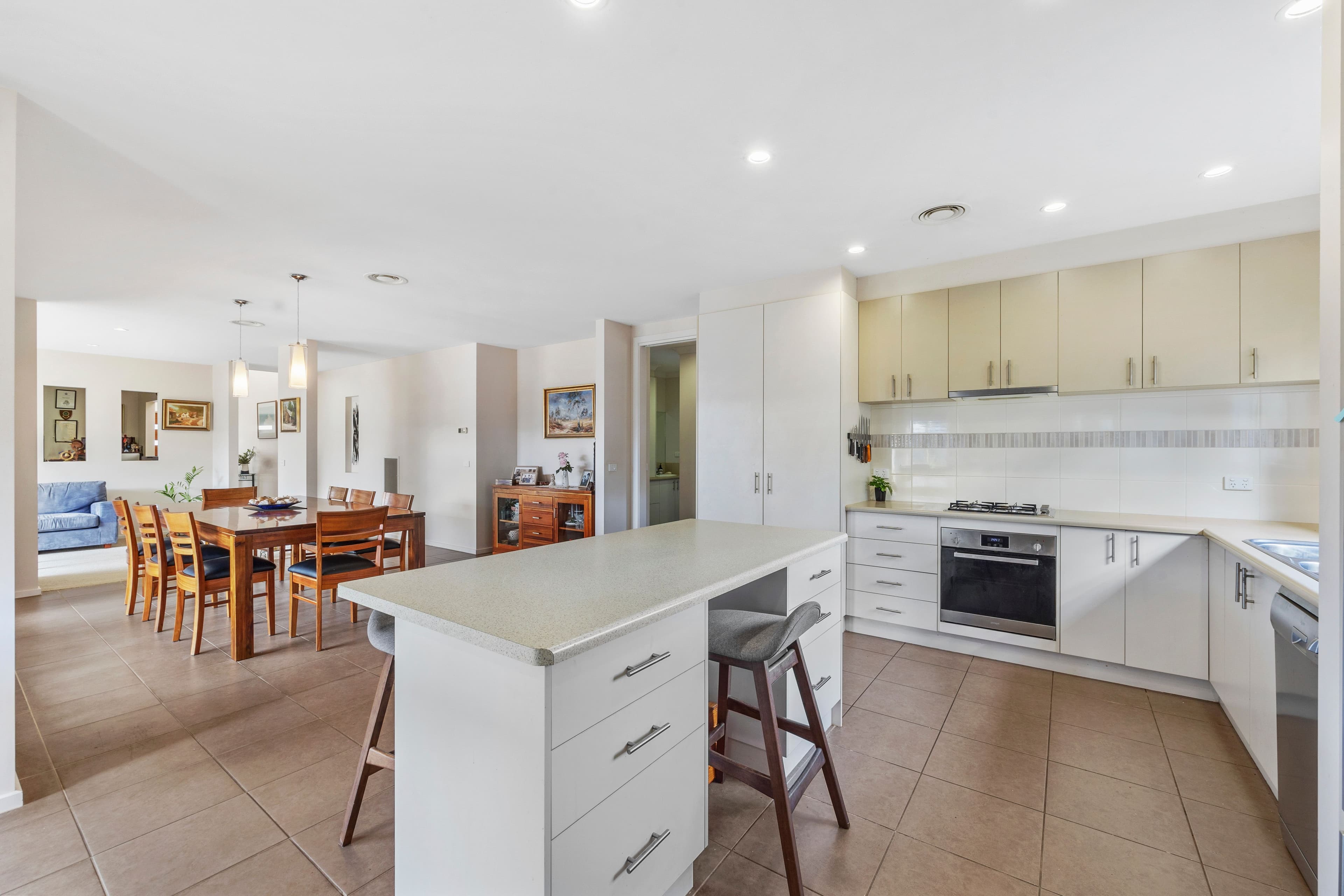 27 Surrey Place, Inverloch VIC 3996, Inverloch - Thumbnail 5