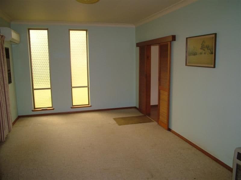 9 Lenore Crs, Springwood, QLD, 4127, Springwood - Thumbnail 2