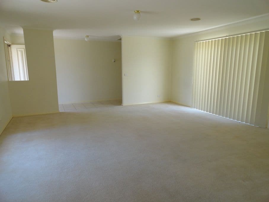 15 Rolain Avenue, SOUTH MORANG VIC 3752, South Morang - Thumbnail 4