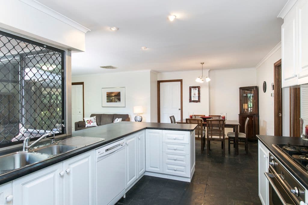 24 Horseshoe Drive, ABERFOYLE PARK SA 5159, Aberfoyle Park - Thumbnail 8