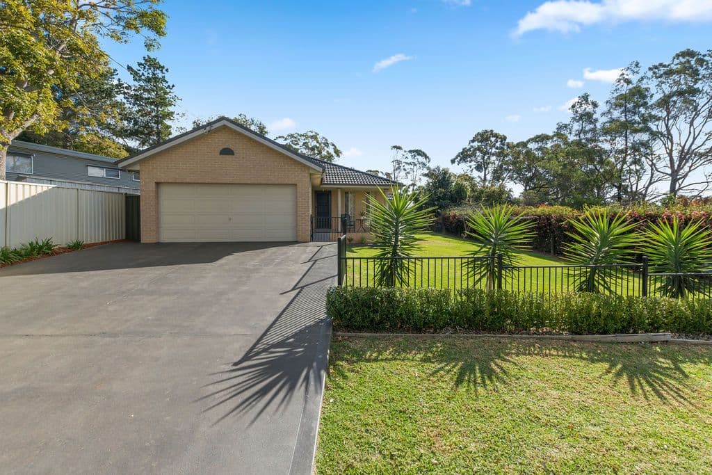 6 Waratah Street, Hill Top - Image 1