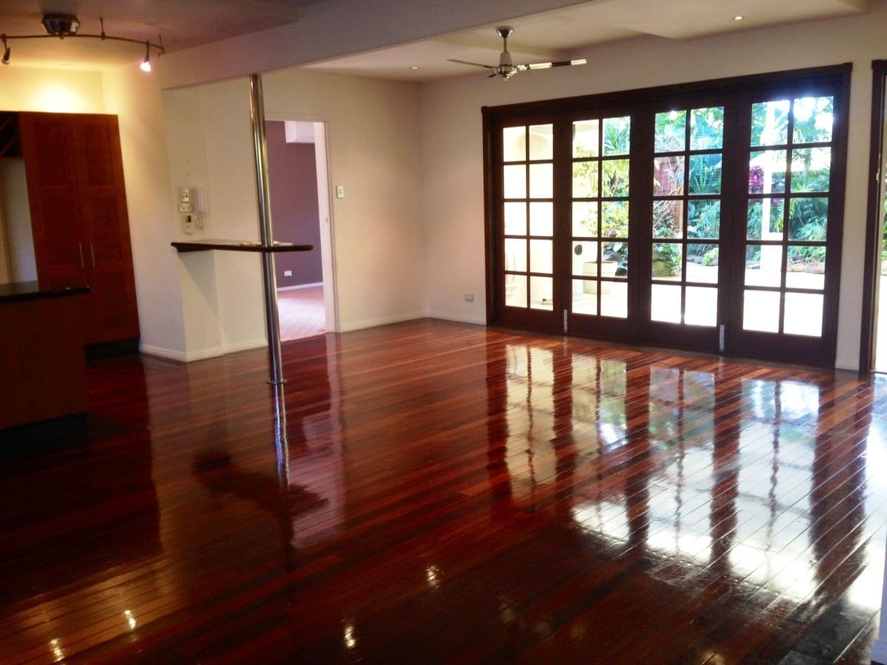 7 Fairway Avenue, BUNDALL QLD 4217, Bundall - Thumbnail 2
