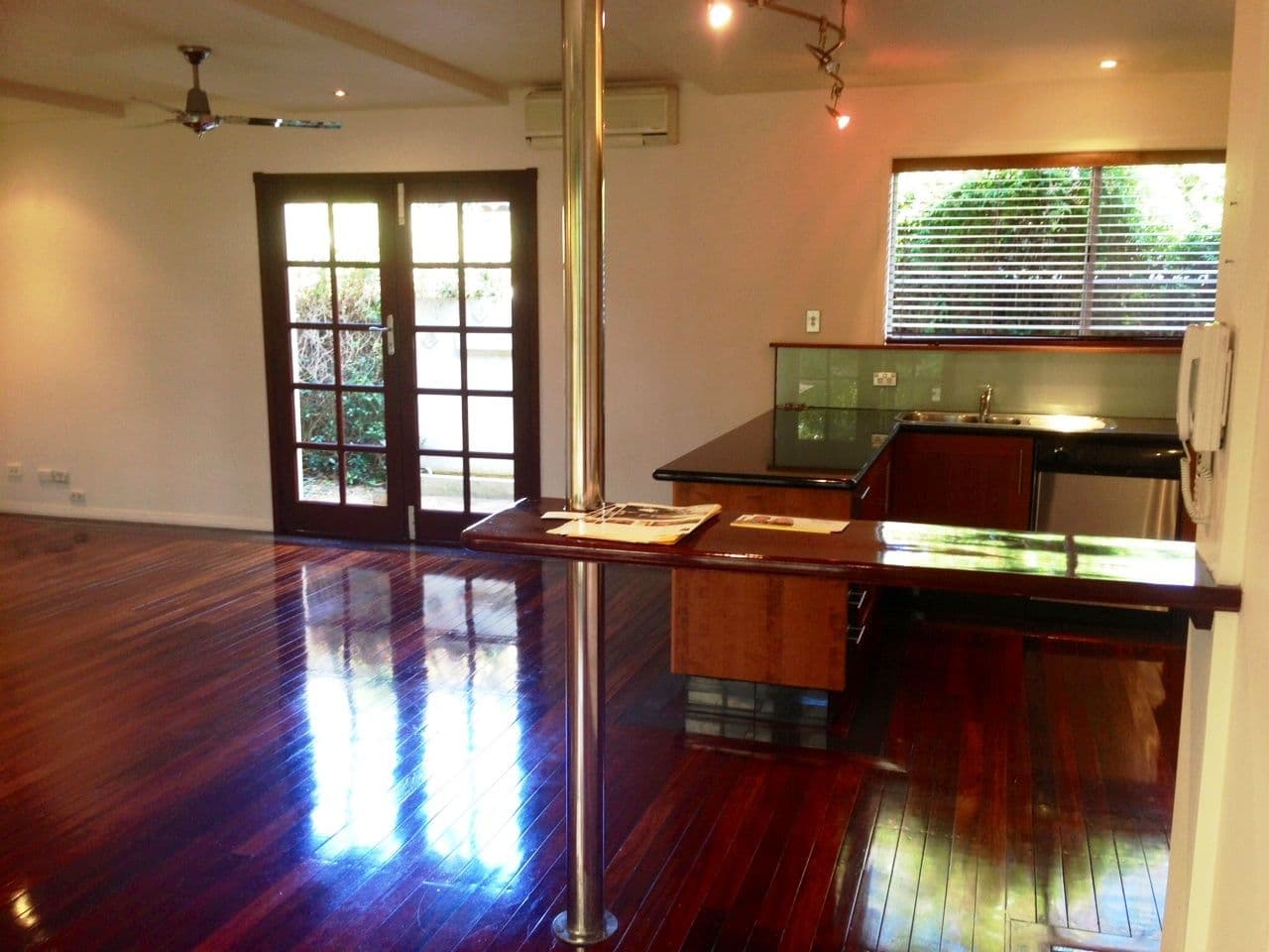 7 Fairway Avenue, BUNDALL QLD 4217, Bundall - Thumbnail 3