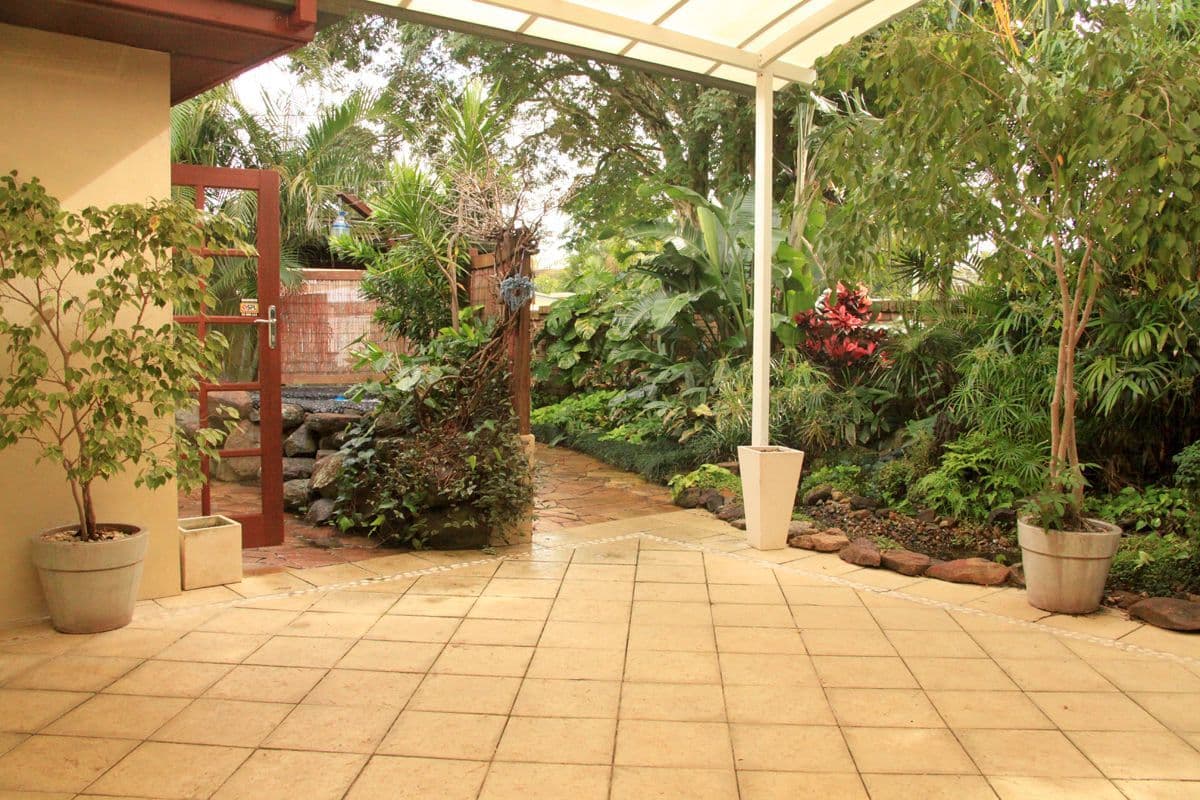7 Fairway Avenue, BUNDALL QLD 4217, Bundall - Thumbnail 6