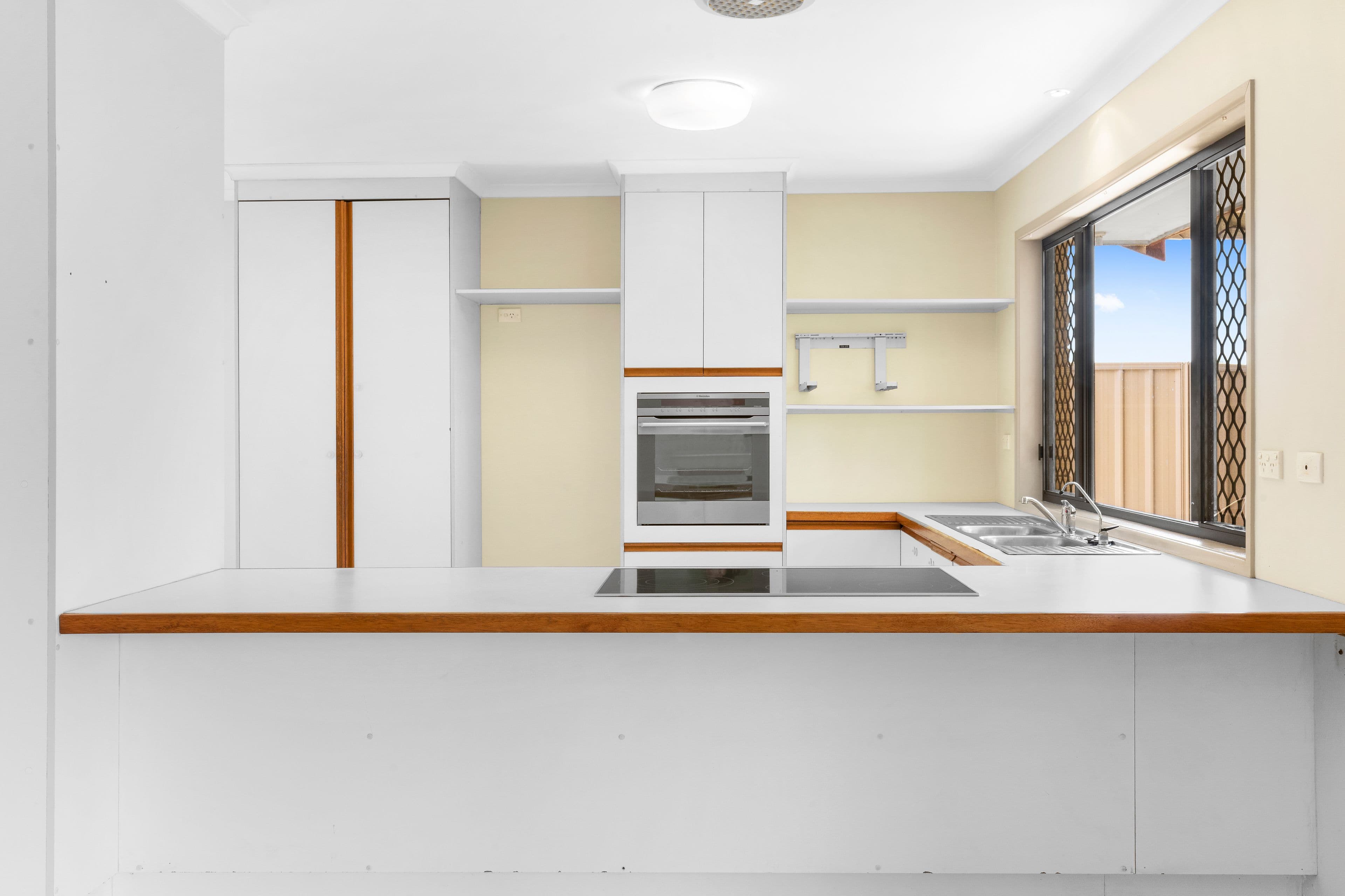 12 Burcott Court, Carrara QLD 4211, Carrara - Thumbnail 5