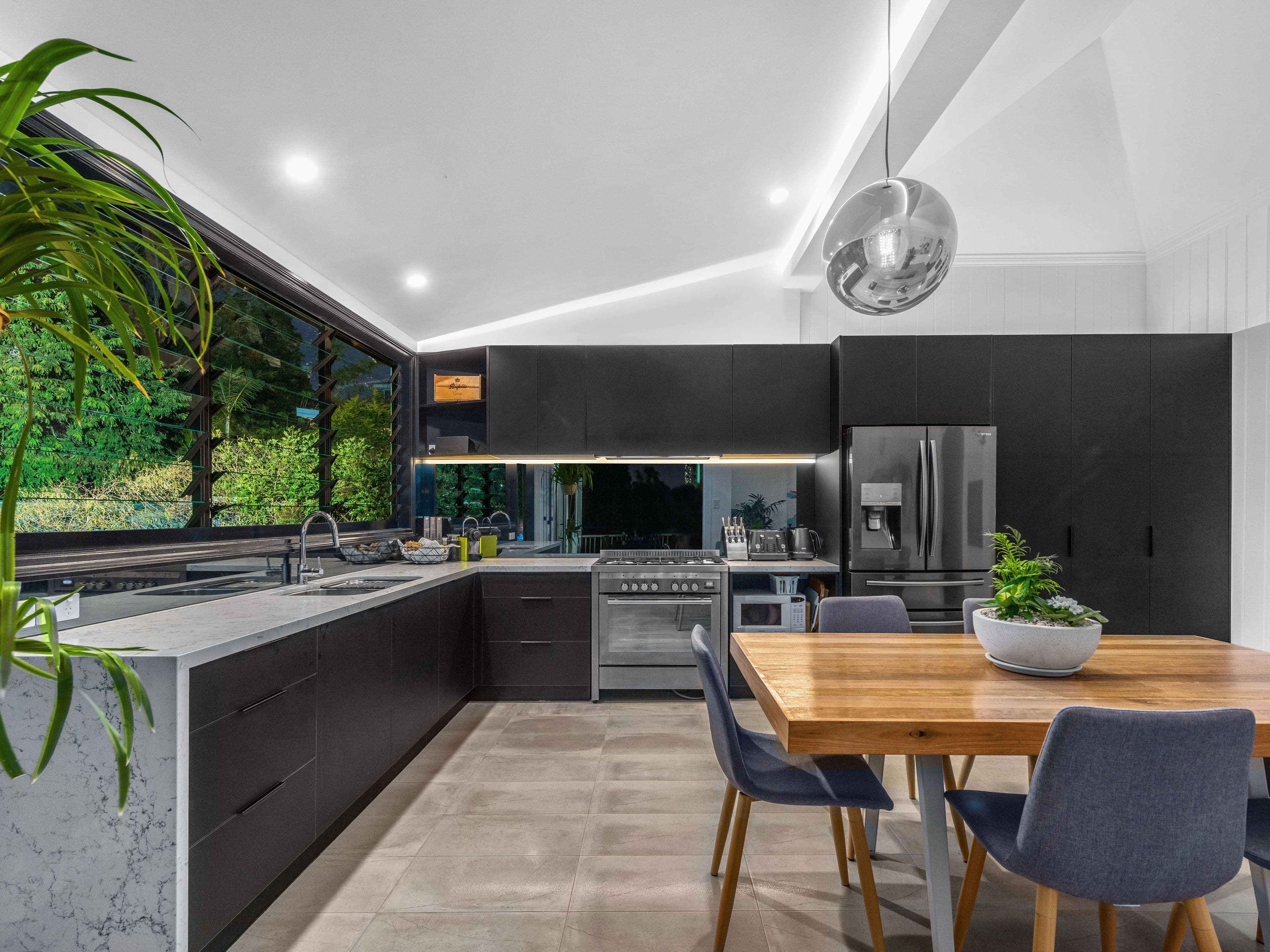 28 Monmouth Street, Morningside QLD 4170, Morningside - Thumbnail 2