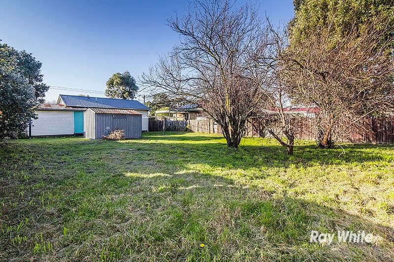 126 Circle Drive South, Cranbourne VIC 3977, Cranbourne - Thumbnail 4