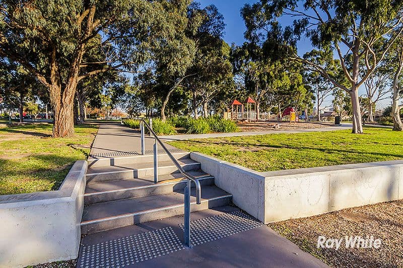 126 Circle Drive South, Cranbourne VIC 3977, Cranbourne - Thumbnail 7