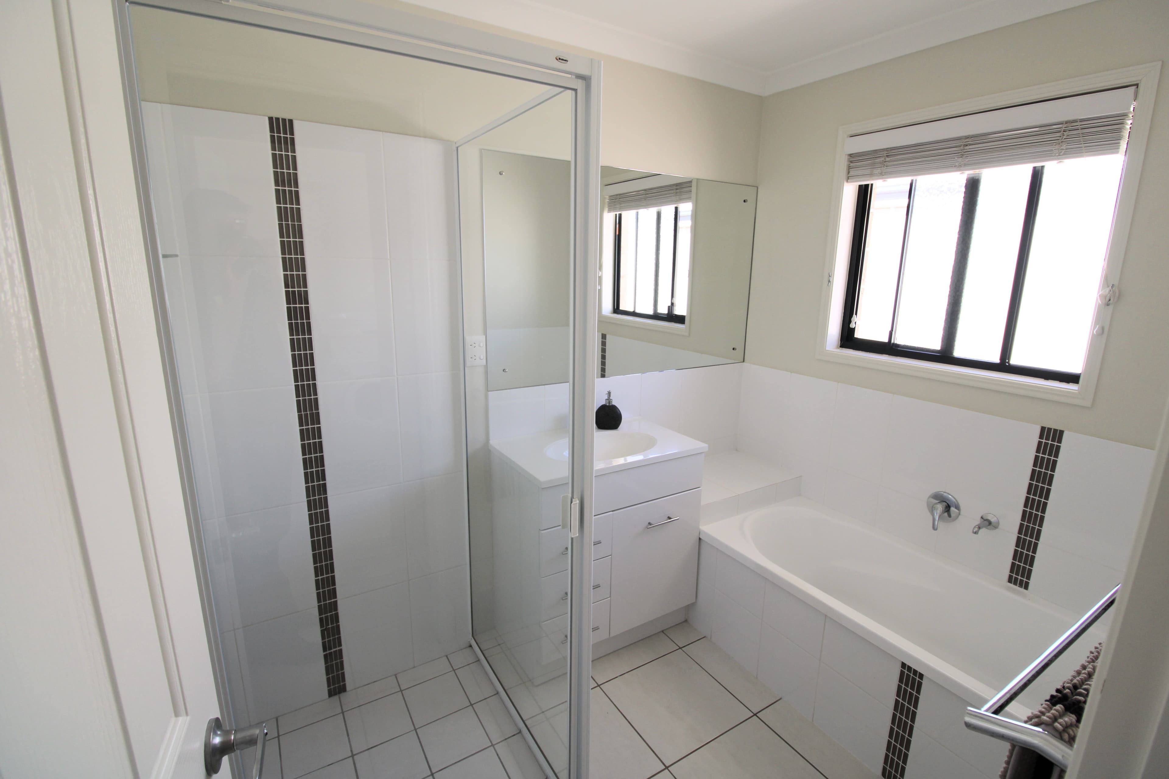 4 Wright Street, Emerald QLD 4720, Emerald - Thumbnail 6