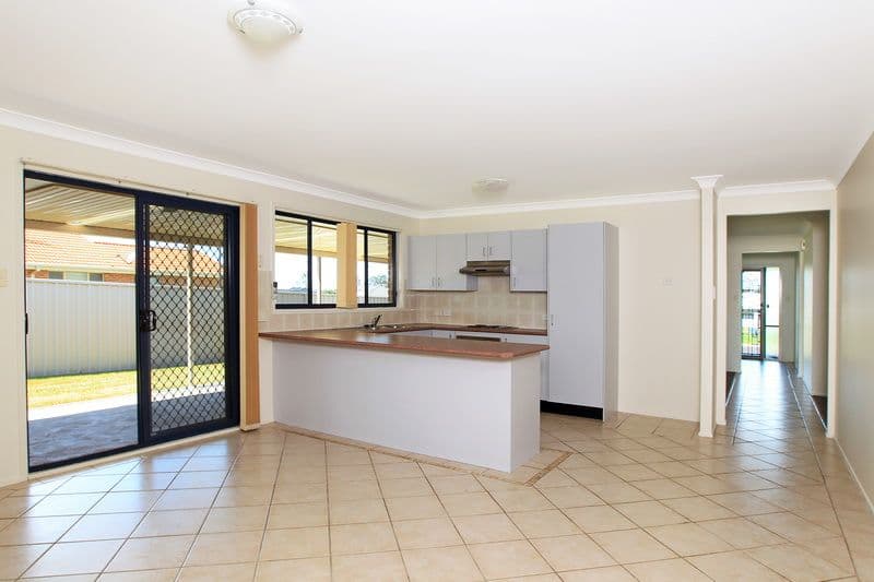18 Mintbush Crescent, WORRIGEE NSW 2540, Worrigee - Thumbnail 2