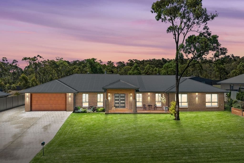 60 Abbey Circuit, Weston - Image 1