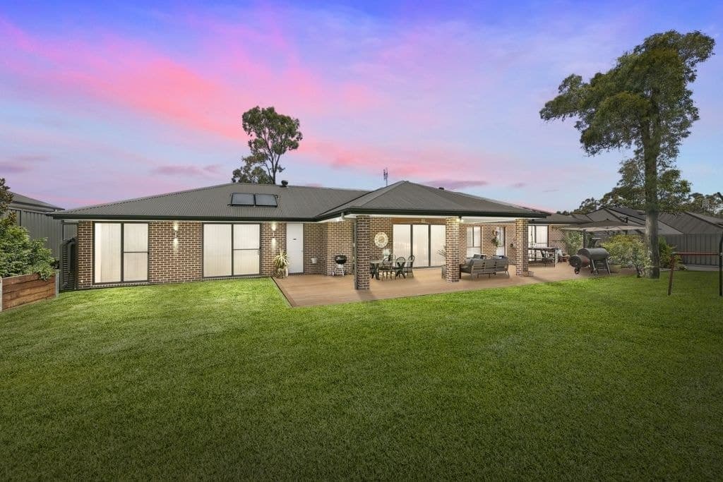 60 Abbey Circuit, Weston - Thumbnail 2