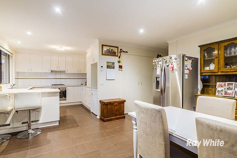 33 Arleon Crescent, CRANBOURNE VIC 3977, Cranbourne - Thumbnail 4