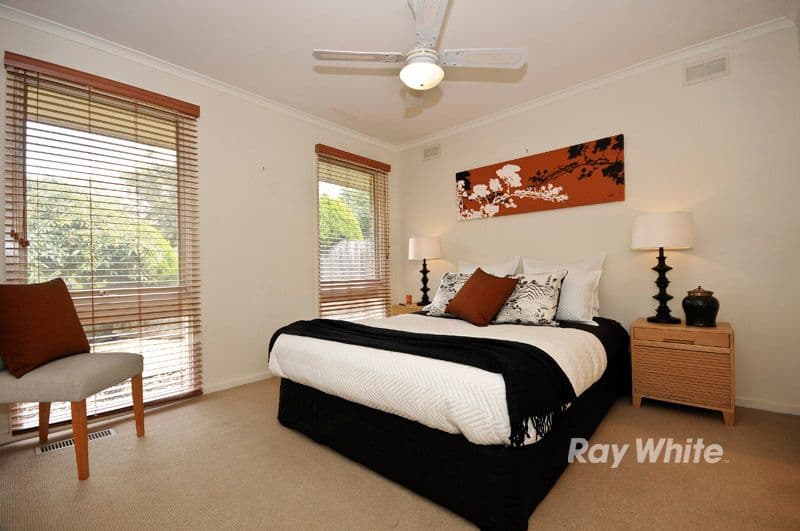 8 Warwick Close, WANTIRNA VIC 3152, Wantirna - Thumbnail 2