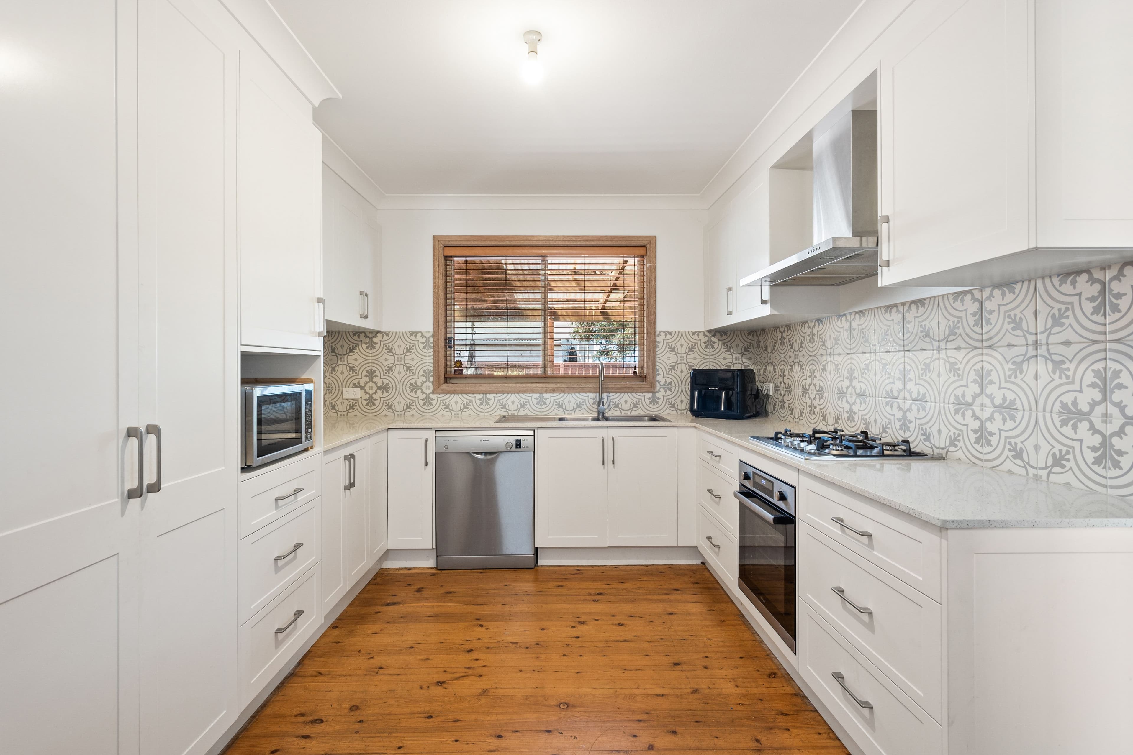 24 Joan Avenue, Warilla NSW 2528, Warilla - Thumbnail 2