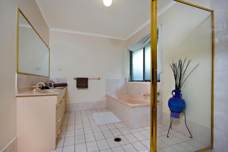 8 Laggan Court, MERRIMAC QLD 4226, Merrimac - Thumbnail 4
