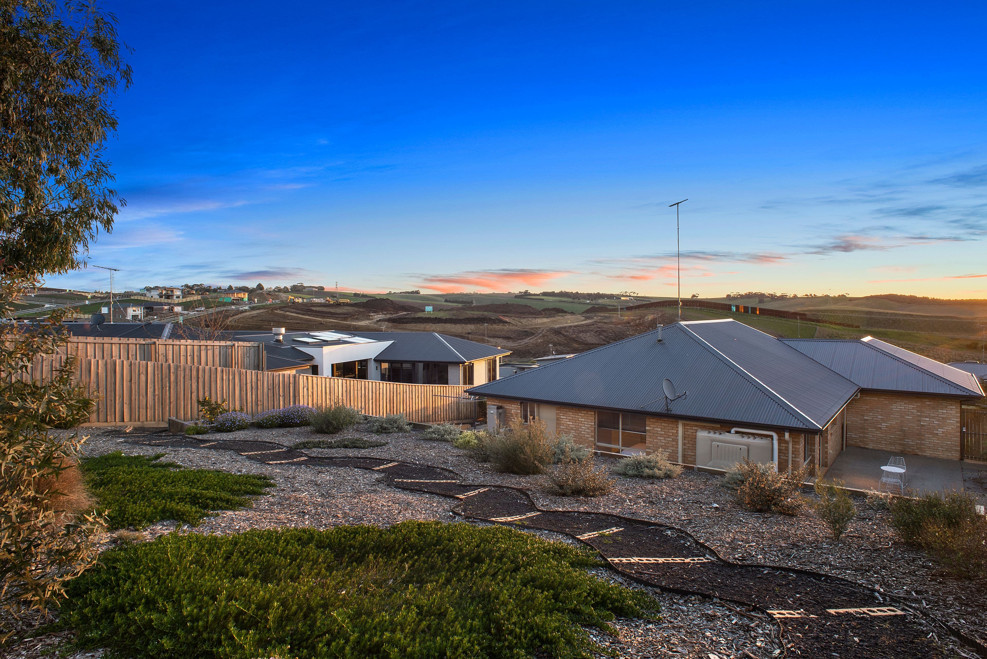 86 Grantham Drive, Highton VIC 3216, Highton - Thumbnail 2