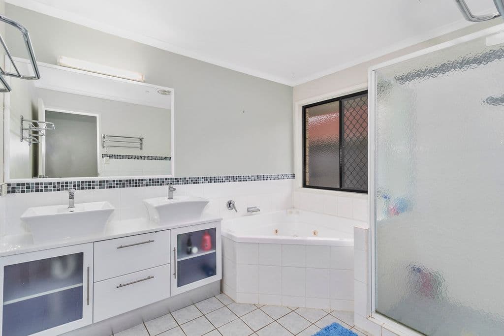 8 Yarra Close, Banora Point - Thumbnail 7