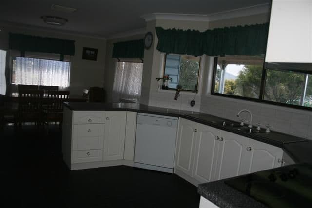 22-26 Edwardes Street, ROMA QLD 4455, Roma - Thumbnail 2