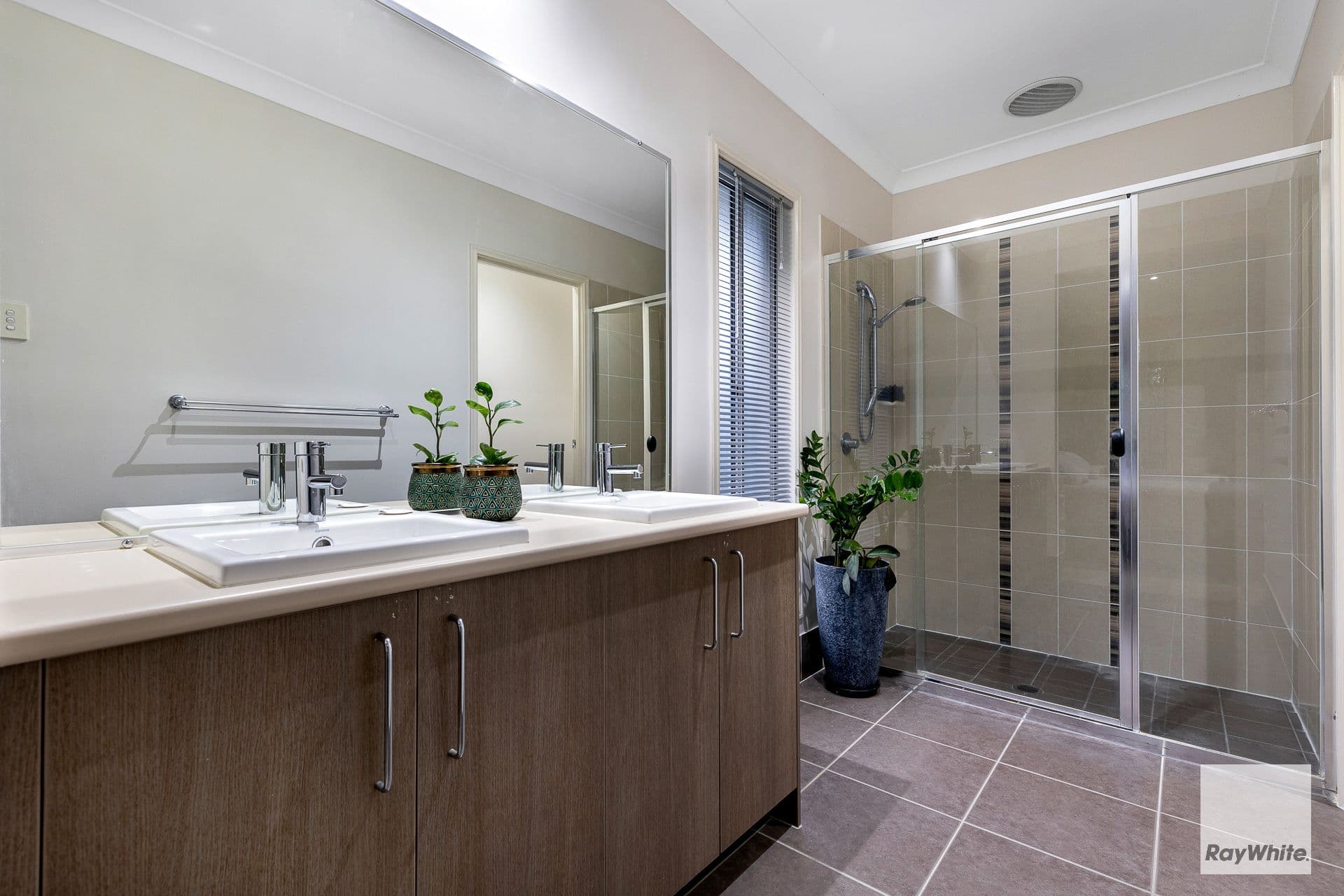 4 Mervyn Crescent, Redland Bay QLD 4165, Redland Bay - Thumbnail 5