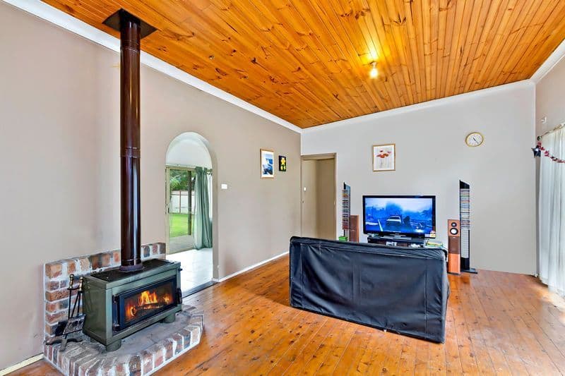 34 Kurraba Parade, BERKELEY VALE NSW 2261, Berkeley Vale - Thumbnail 3